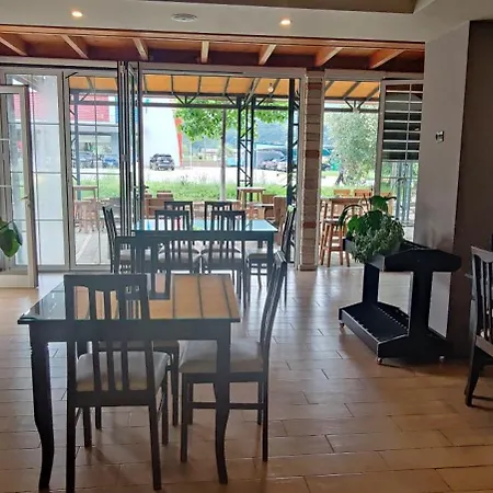 מלון Hotel Tepelena Tepelene