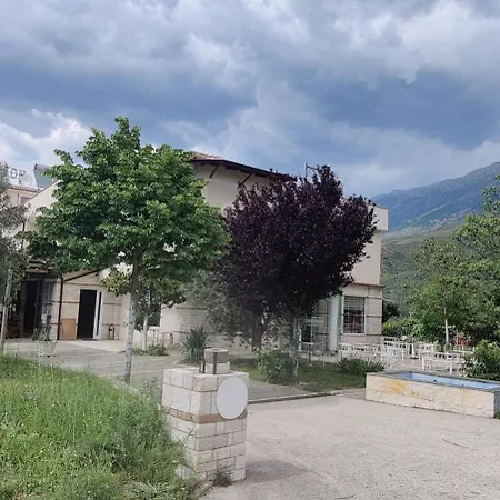 Hotel Tepelena מלון