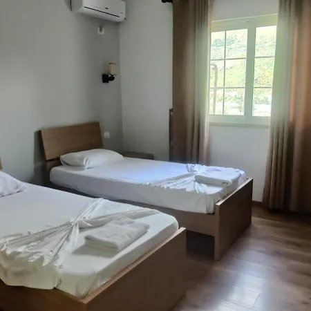 Hotel Tepelena מלון *